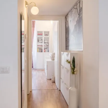 Charming Milanese Aparment Milán