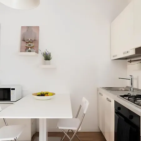 Charming Milanese Aparment Apartamento Milán